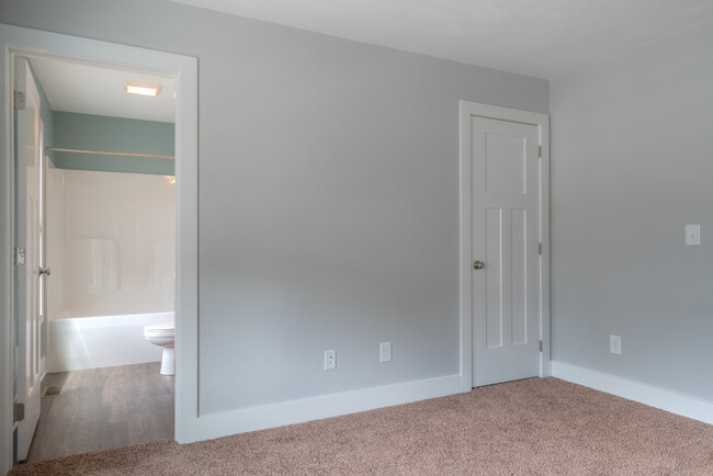 Building Photo - 203 Uptown Trail