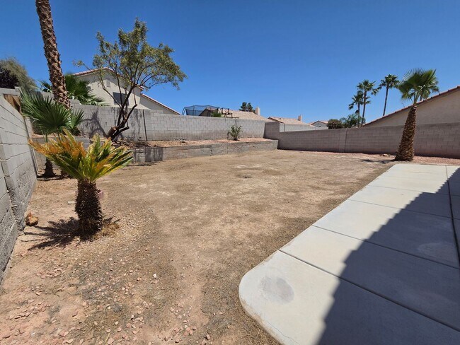 Building Photo - 3 Bedroom Home with New Carpet Upstairs & Spacious Backyard