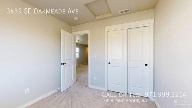Building Photo - 3459 SE Oakmeade Ave