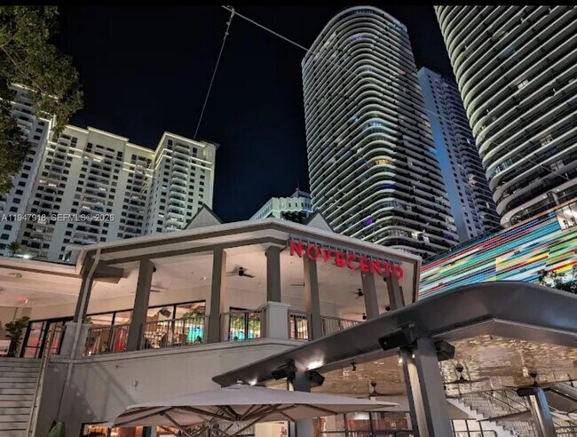 Building Photo - 801 Brickell Bay Dr