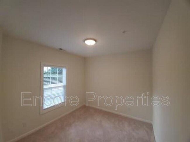 Building Photo - 2608 Pennoak Ln