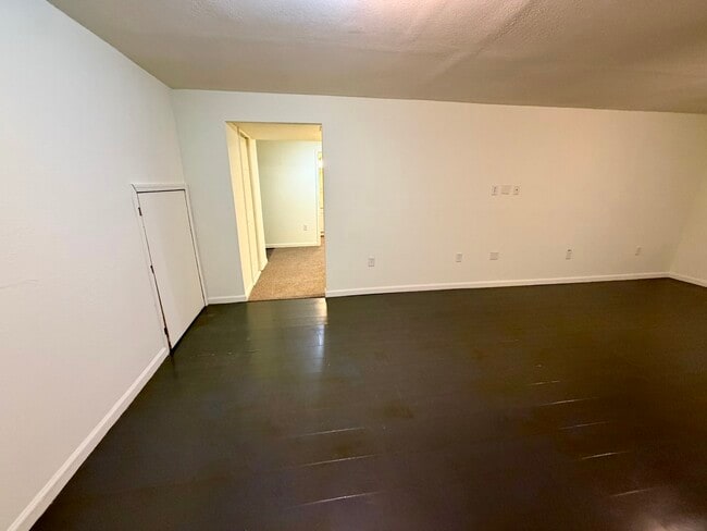 Building Photo - 571 SE 115th Rd