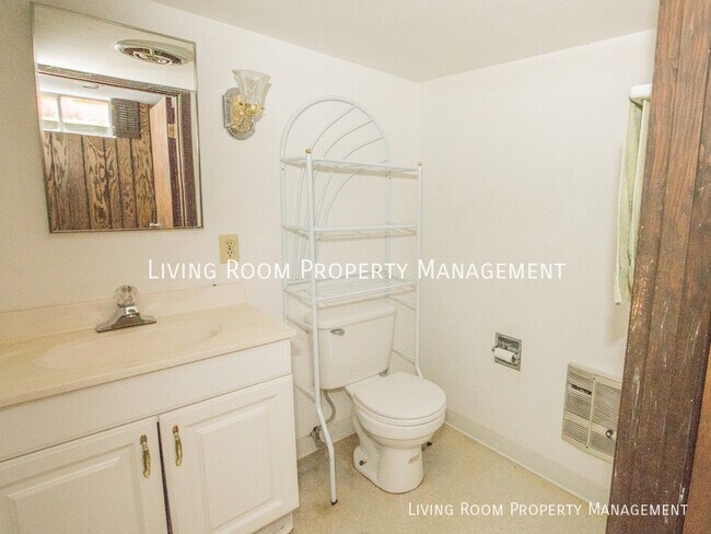 Building Photo - 3740 SE Tibbetts St