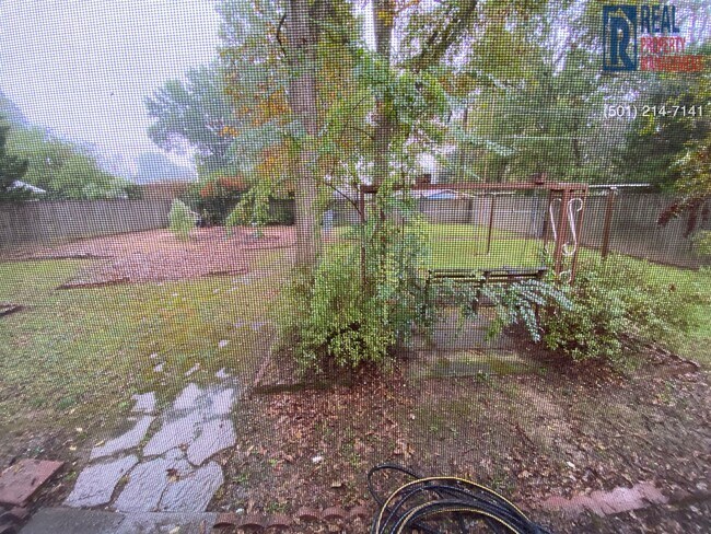 Building Photo - 913 Brewer-