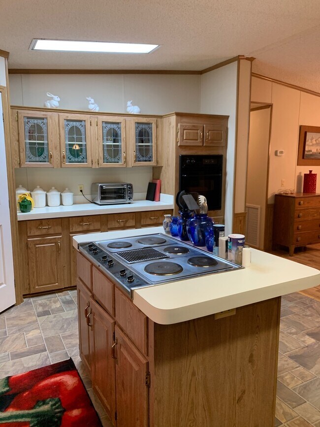 Building Photo - Furnished spacious 3/2.5 home. Corporate a...
