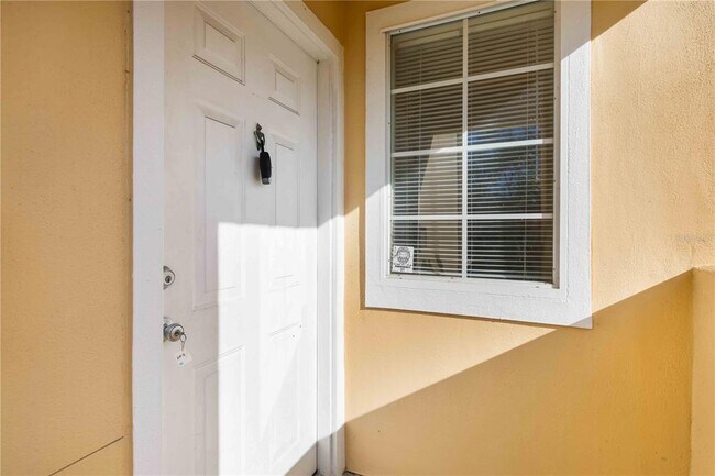 Building Photo - 1030 Villagio Cir