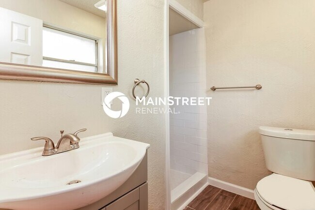 Building Photo - 3 Bedroom Pet-Friendly Home in DALLAS, TX with Main Street Renewal