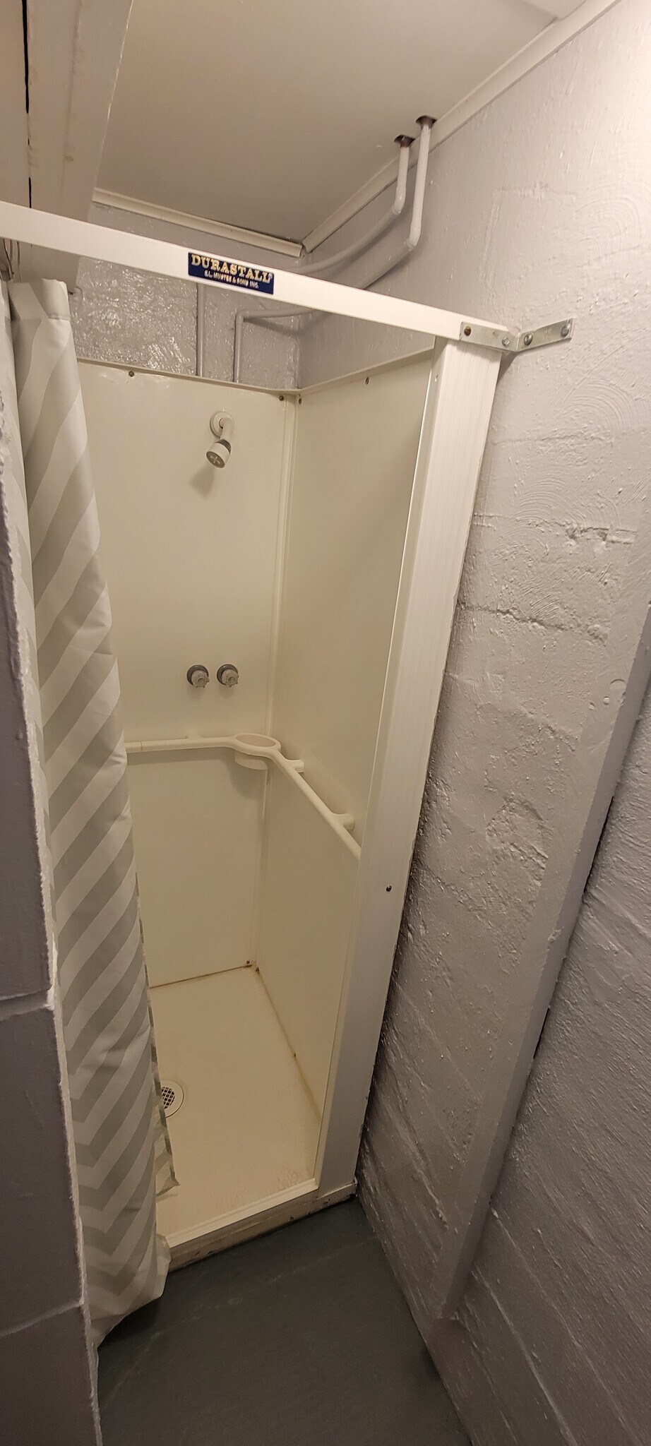 Shower - 132 18th Ave N
