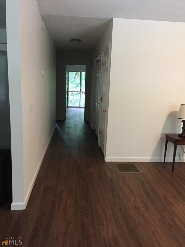 Building Photo - 653 Covecrest Dr