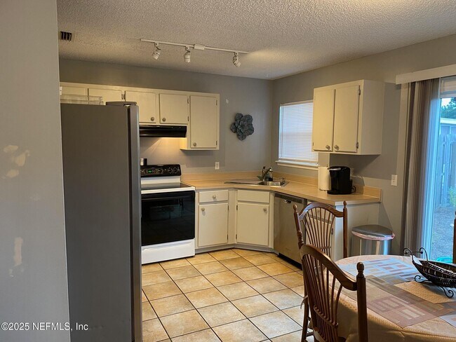 Building Photo - 12323 Silent Brook Trail N