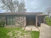 Building Photo - Two Bed Duplex with Garage