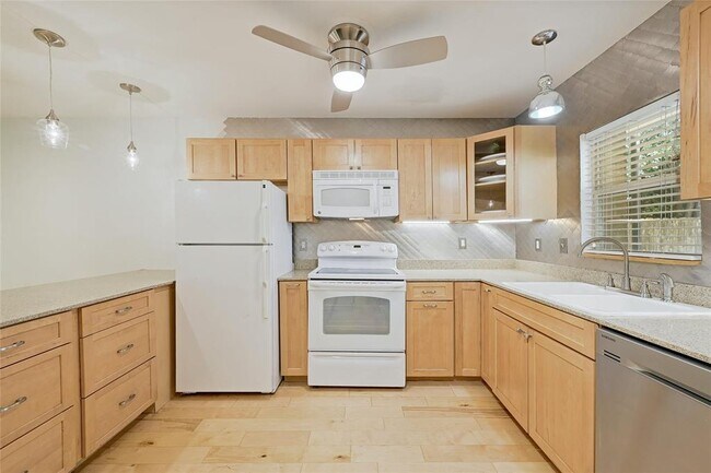 Building Photo - 5330 Balcones Dr