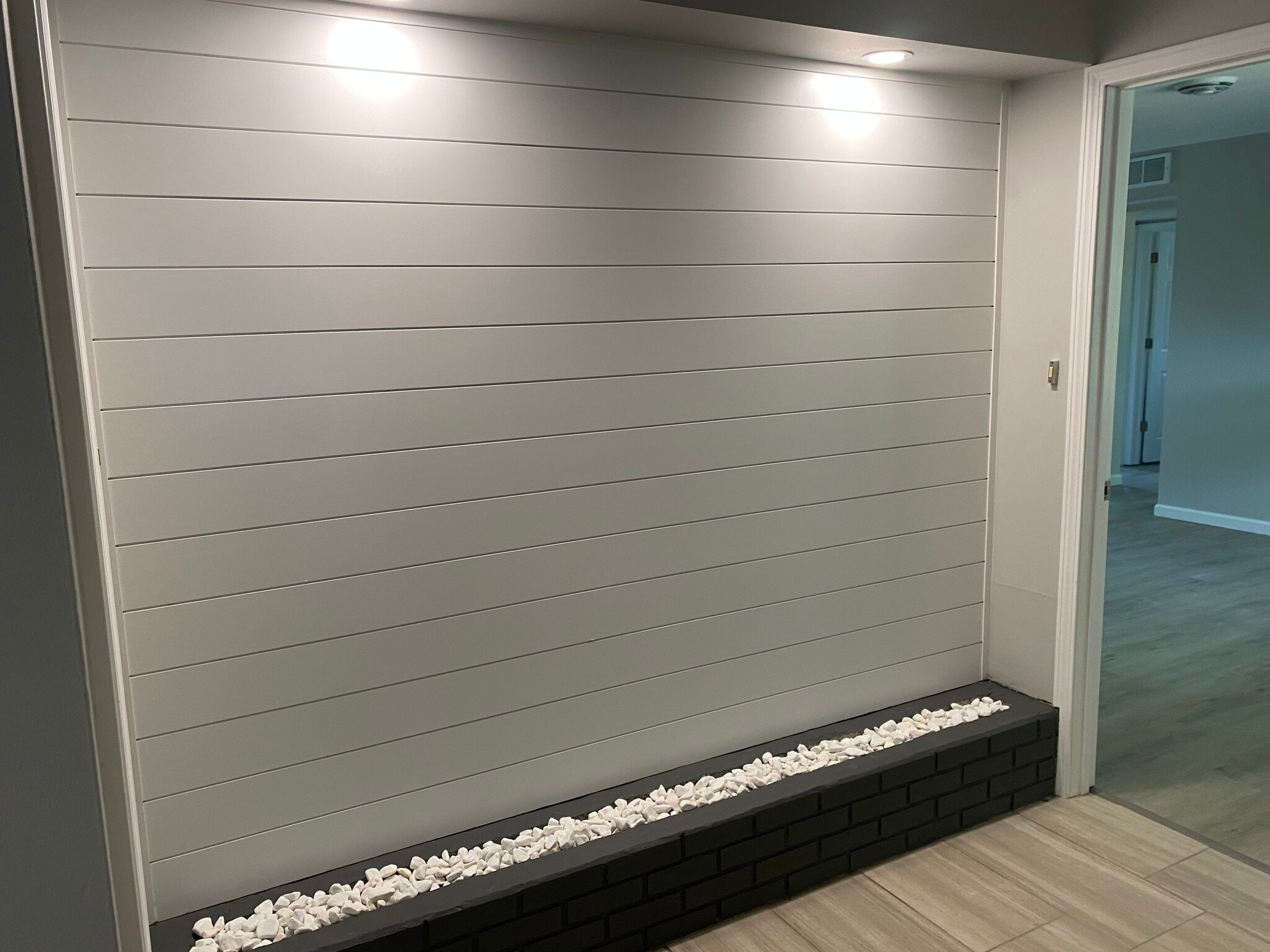 FOYER INSIDE BUILDING - 84 Lasalle St