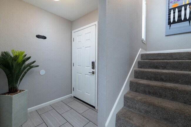 Building Photo - 2213 Park Hill Dr