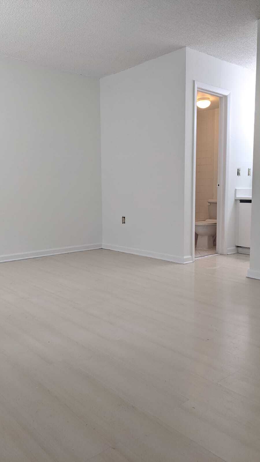 Master Bedroom w/Wood Floor - 15635 SW 74th Cir Dr