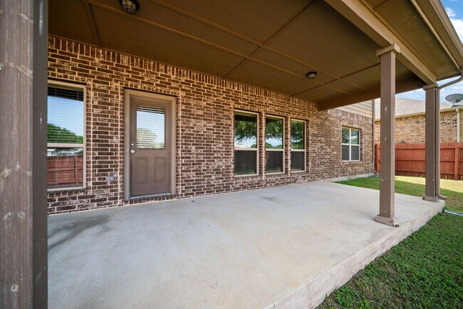 Building Photo - Immaculate Home in the Coveted Fairway Rid...
