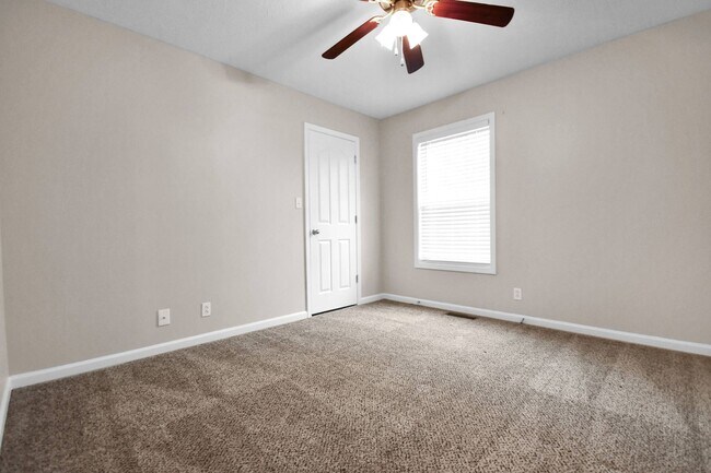Building Photo - Pet Friendly Three Bedroom with Bonus!