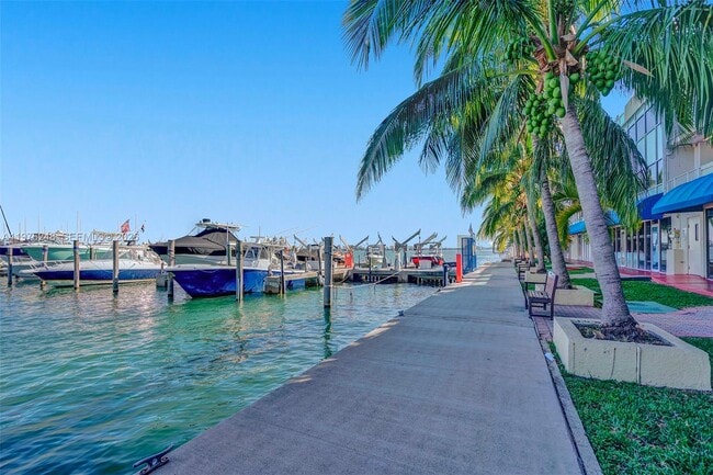 Building Photo - 7601 E Treasure Dr