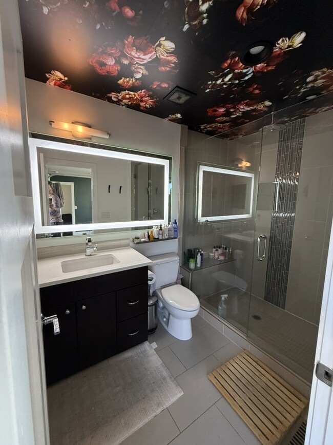 Master Bath - 2733 W 21st Ave