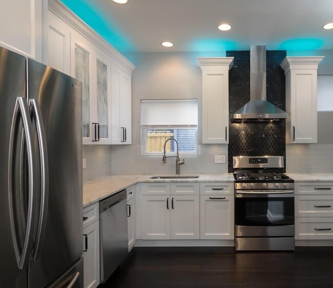 Building Photo - 1340 Oak St