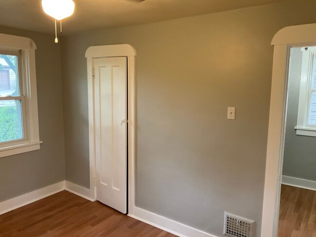 Building Photo - Charming, Character-Filled 2 Bedroom in Br...