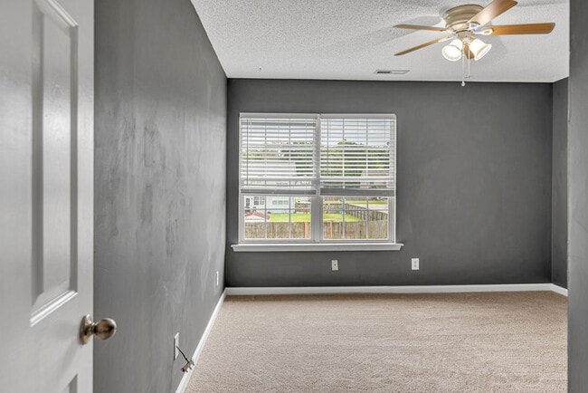 Building Photo - 106 Briar Hollow Dr