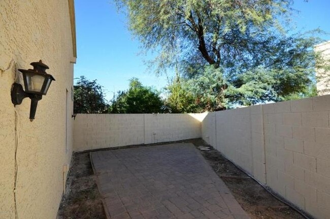 Building Photo - 1026 W Pegasus Dr