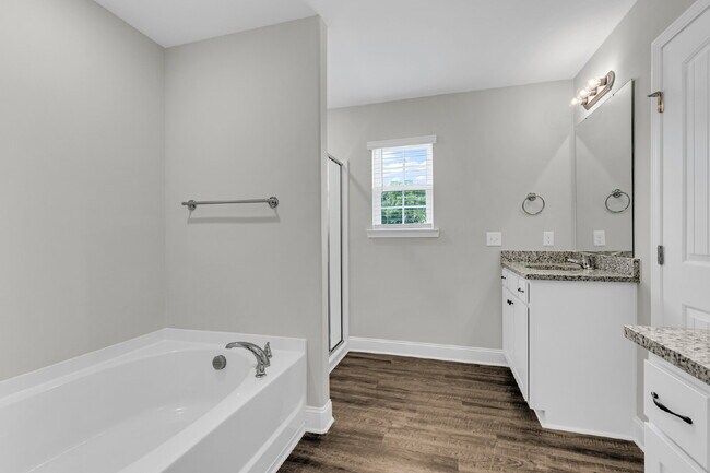 Building Photo - End Unit Townhome in Port Wentworth