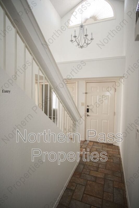Building Photo - 6040 Los Siglos Dr