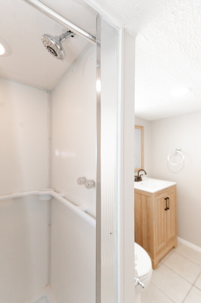 Building Photo - 223 E Pennview Ave