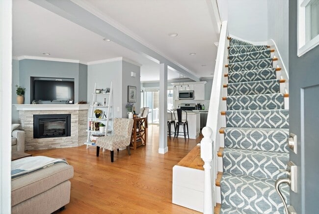 Building Photo - 182 E St