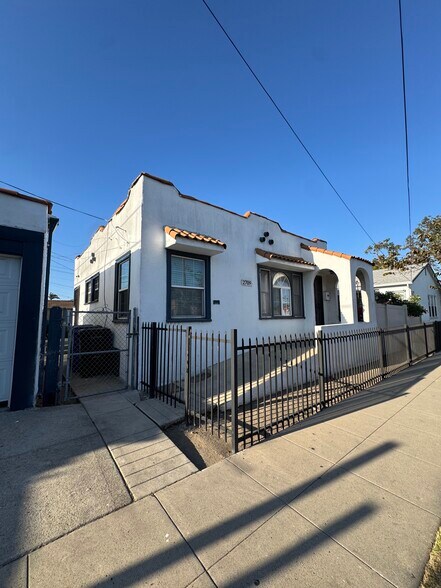 Building Photo - 2709 W 67th St