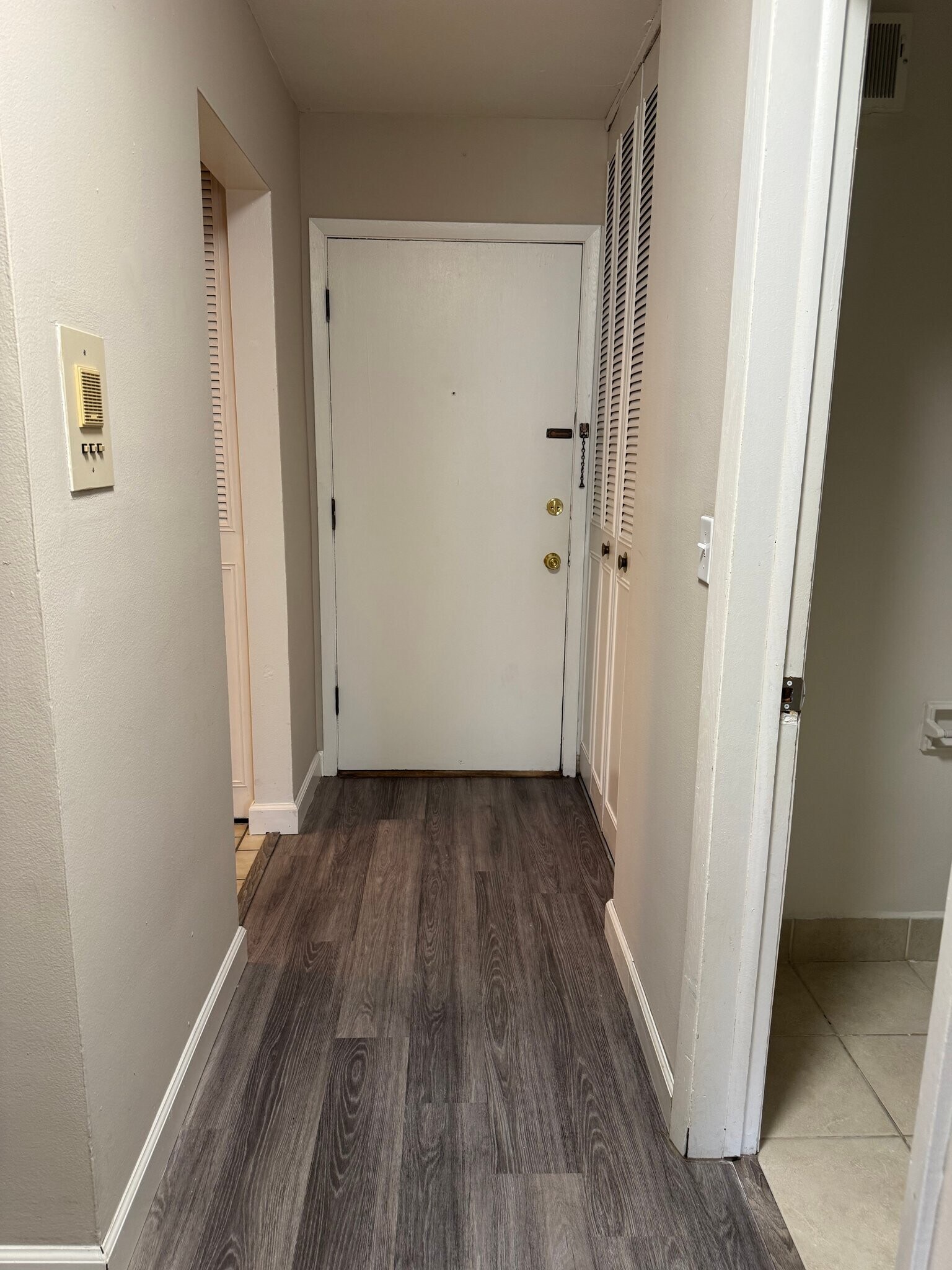 Building Photo - 2260 N Summit Ave