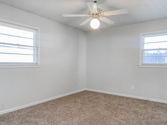 Building Photo - 2 bed 2 bath