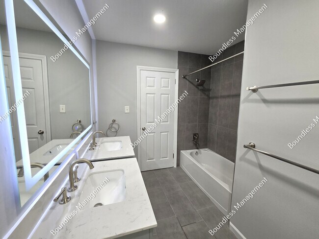 Building Photo - 2233 Leafmore Dr