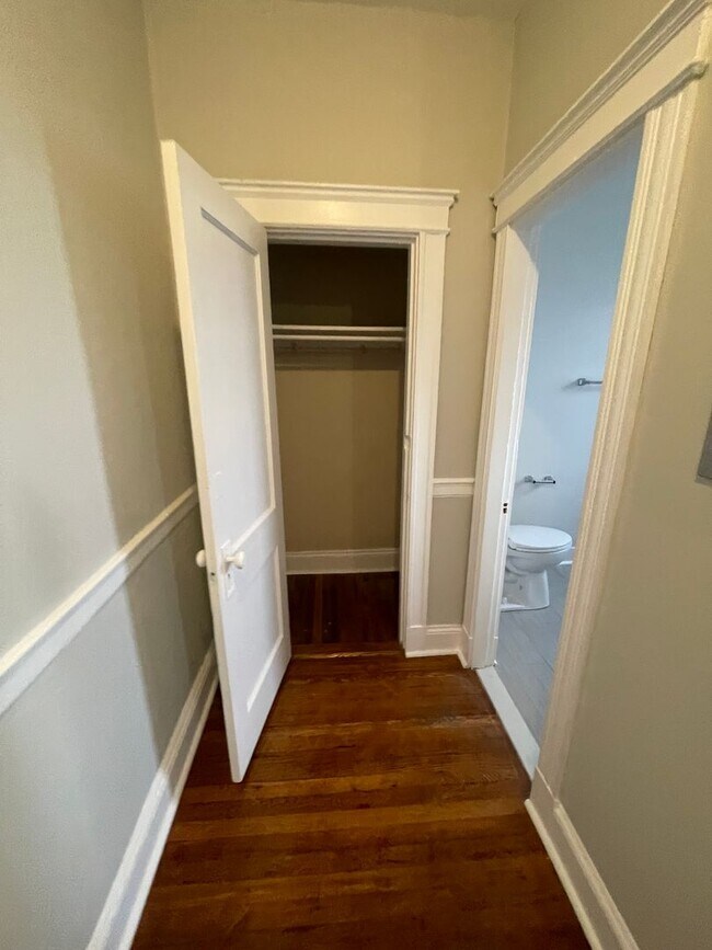 Building Photo - Fresh Studio ready for move in Jan1