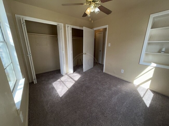 Building Photo - 127 W Stacie Rd