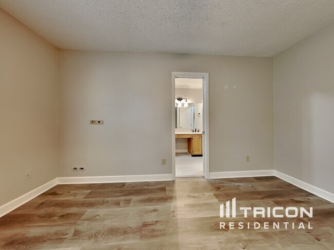 Building Photo - 7764 Invermere Boulevard Jacksonville FL