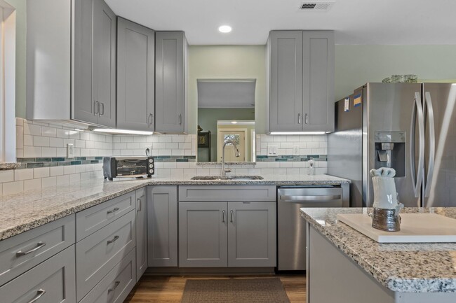 Building Photo - Marsh View Beaufort Home Available Now