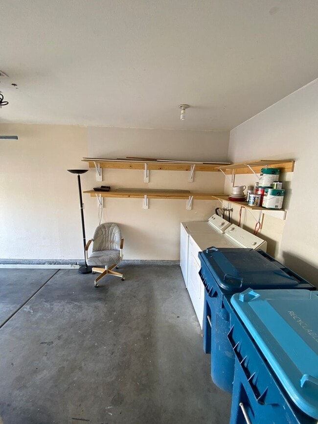 Building Photo - AMERICANA Property Mgmt - Gated 2beds -2baths Townhouse in Spring Valley