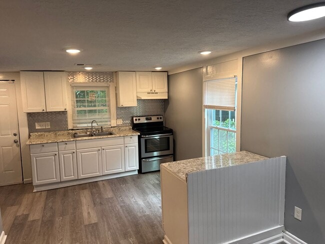Building Photo - 2 bed 1 Bath Home