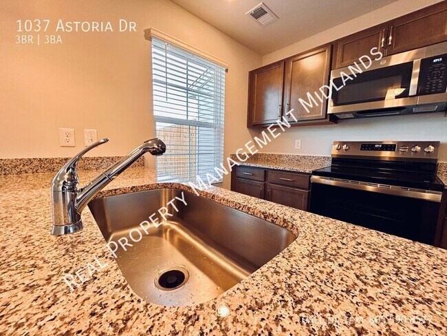 Building Photo - 1037 Astoria Dr