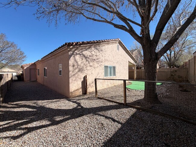 Building Photo - 3 Bedroom Home Near Louisiana Blvd NE & Paseo Del Norte Blvd NE!