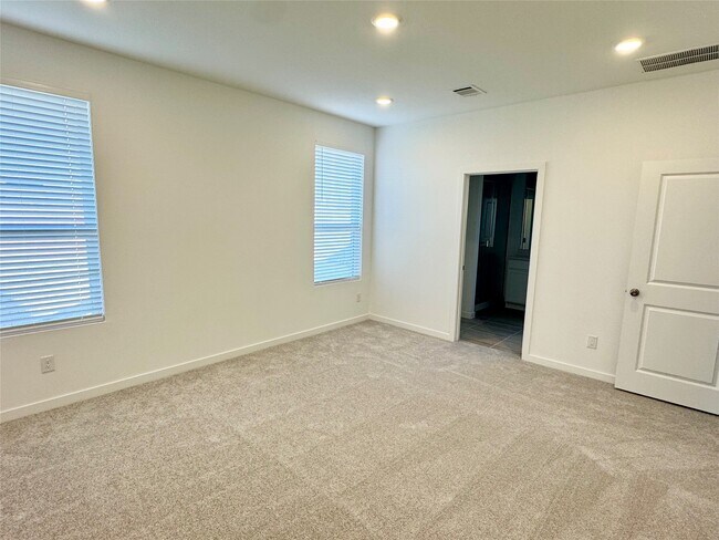 Building Photo - 5835 Majestic Sky Dr