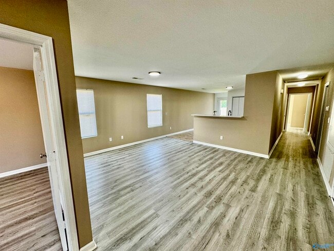 Building Photo - 226 Valleyside Dr NE