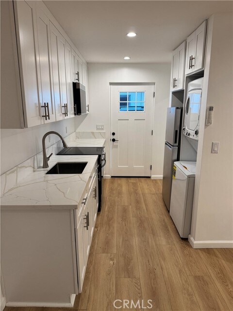 Building Photo - 653 W Glenoaks Blvd