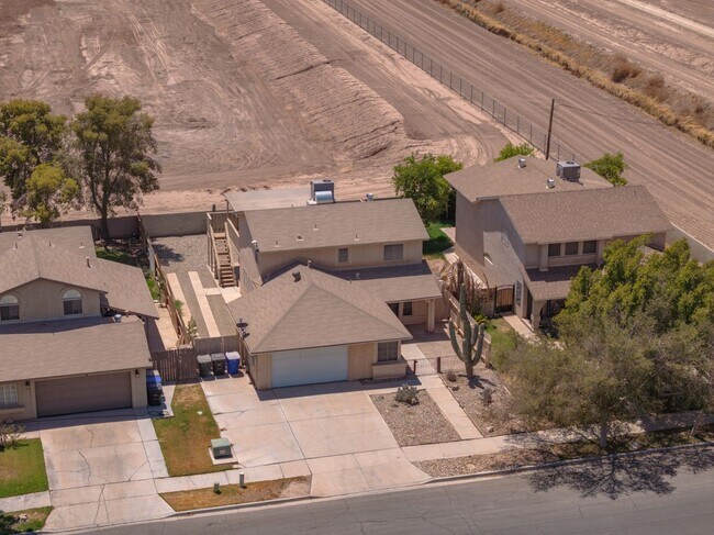 Building Photo - For RENT at Sandalwood Park North