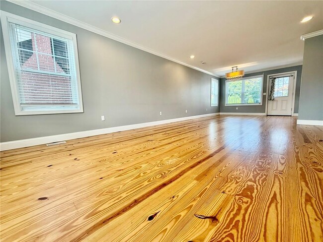 Building Photo - 52 Bedlow Ave