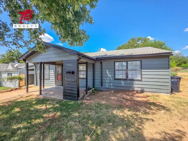 Building Photo - Charming and Newly Renovated 4-Bedroom Hom...
