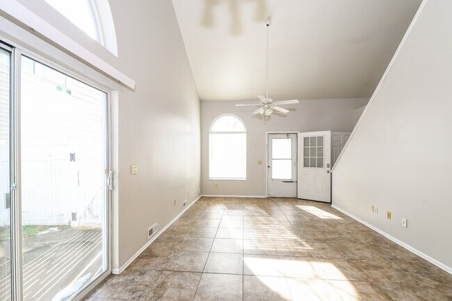 Building Photo - 753 Liberty Village Dr